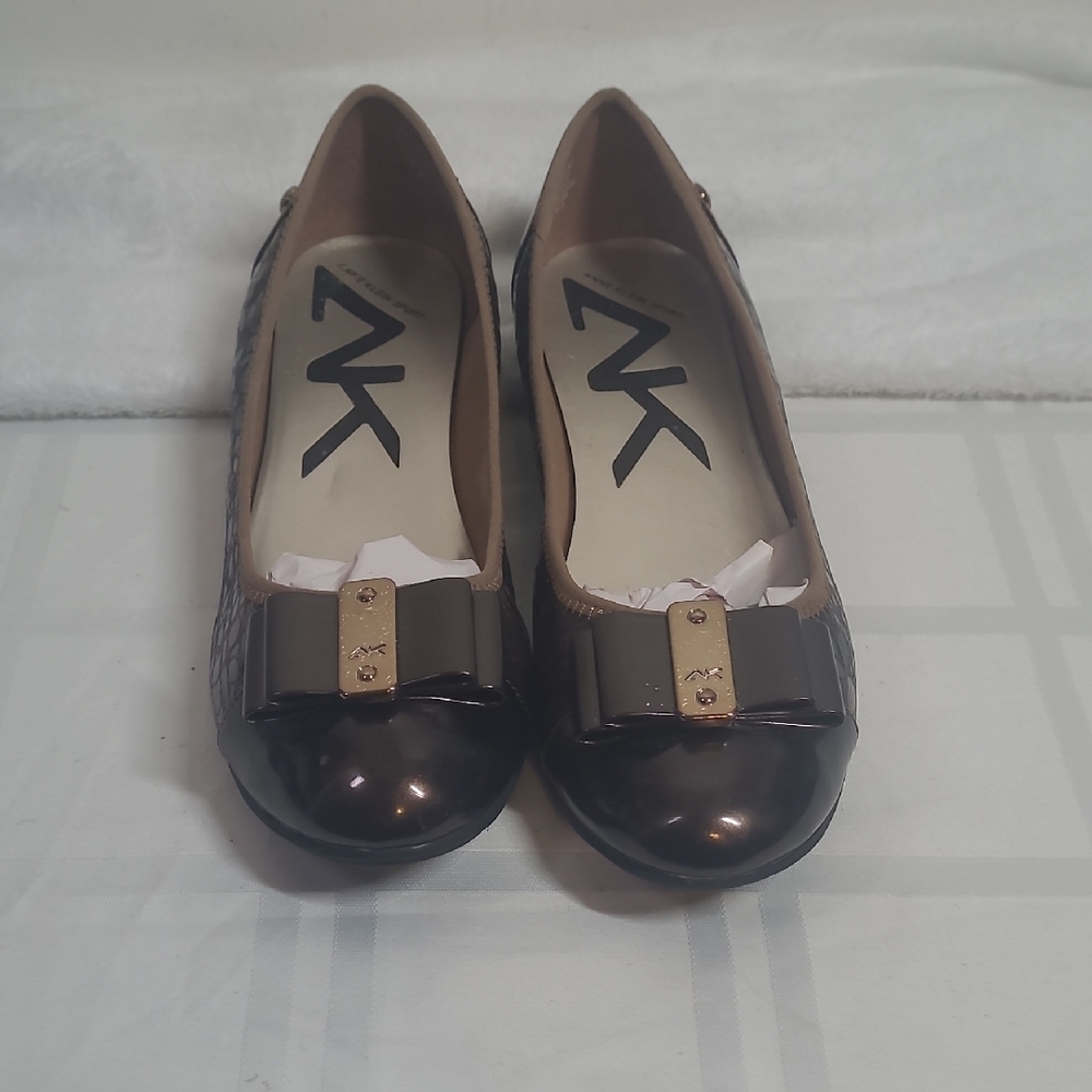 Anne Klein Black and Brown Bow Flats
